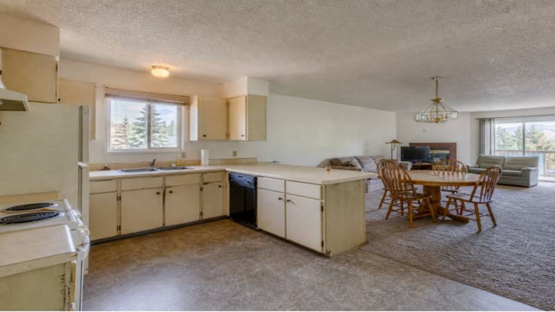Bright Light Renovations Helps Homeowners Make a Clear Kitchen Remodeling Contractor Request in Colorado Springs